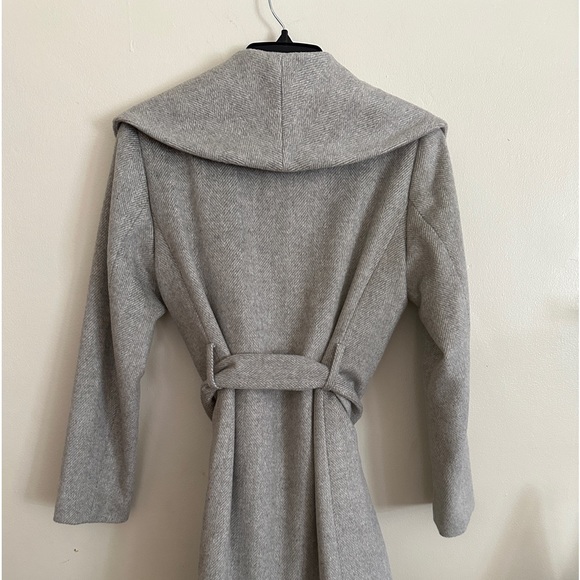 Ann Taylor Herringbone Shawl Collar
Wrap Coat in gray. Petite XS. - Picture 14 of 16